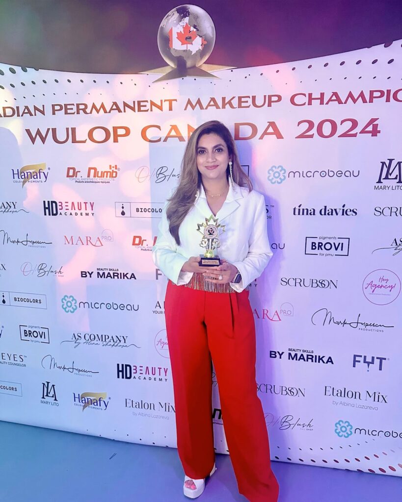 Niliny Lakhani holds the award