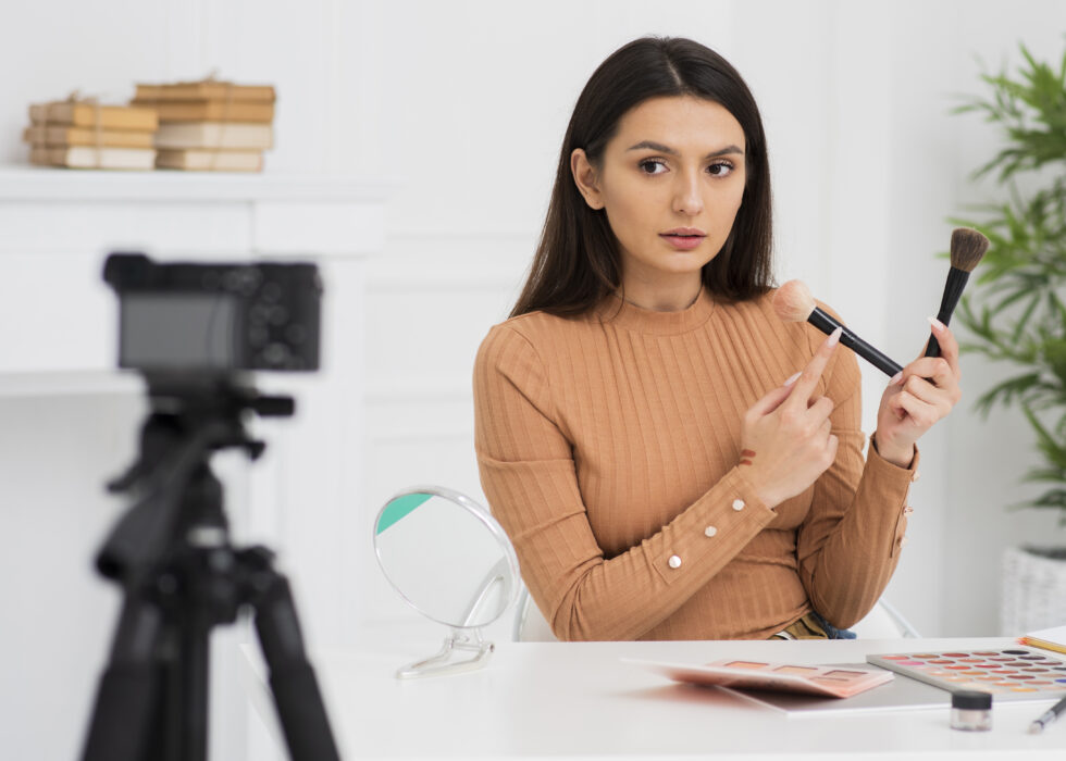 Permanent Makeup School vs Online Training: Which Is Right for You?